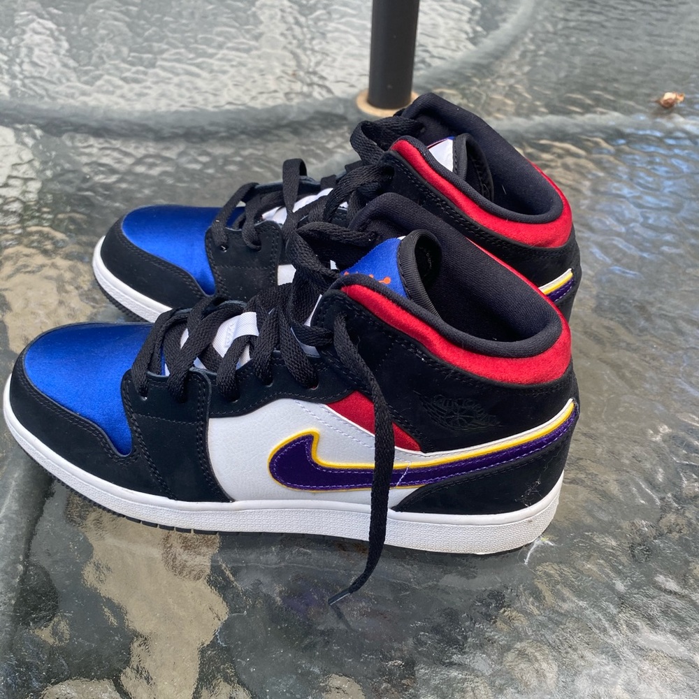 Air Jordan 1 mid GS rivals